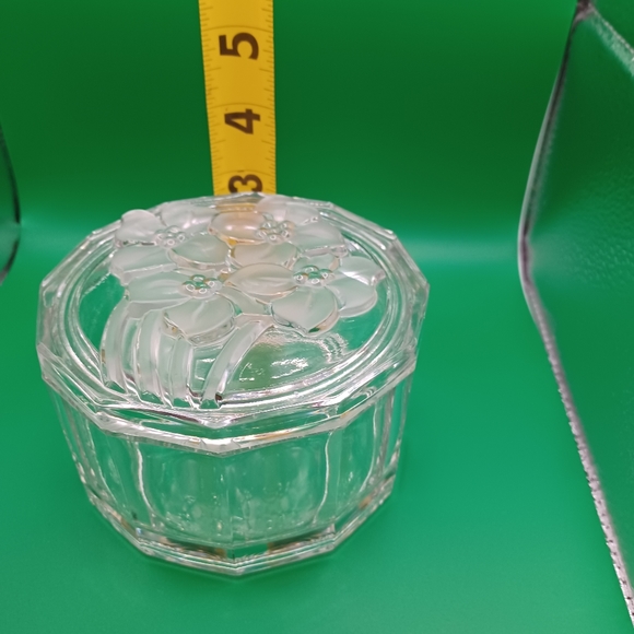 VINTAGE CLEAR Glass Trinket Dogwood Pattern Bloom Box Floral Frosted Lidded 3" - Picture 6 of 12